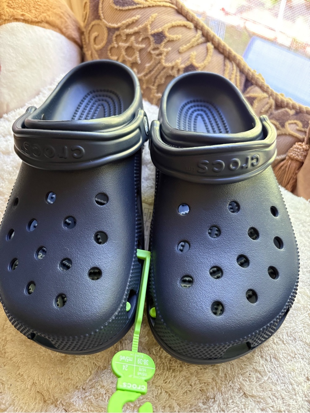 CROCS Classic Clog in Navy